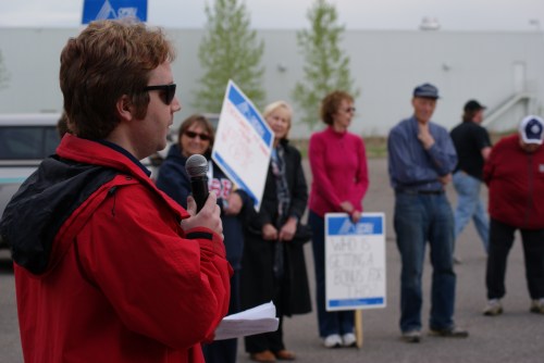 Former staff of the Thunder Bay Plasma Donor Clinic thank long-time donors. Former staff of the Thunder Bay Plasma Donor Clinic thank long-time donors.