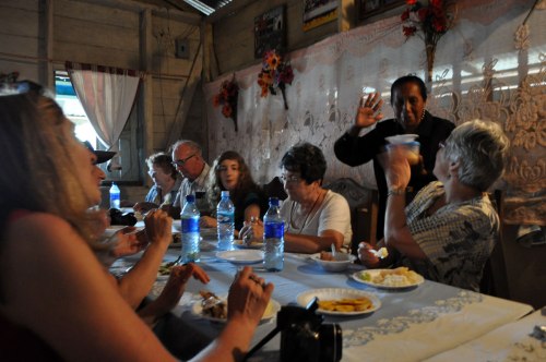 A Nicaraguan feast in a Santa Marta home.